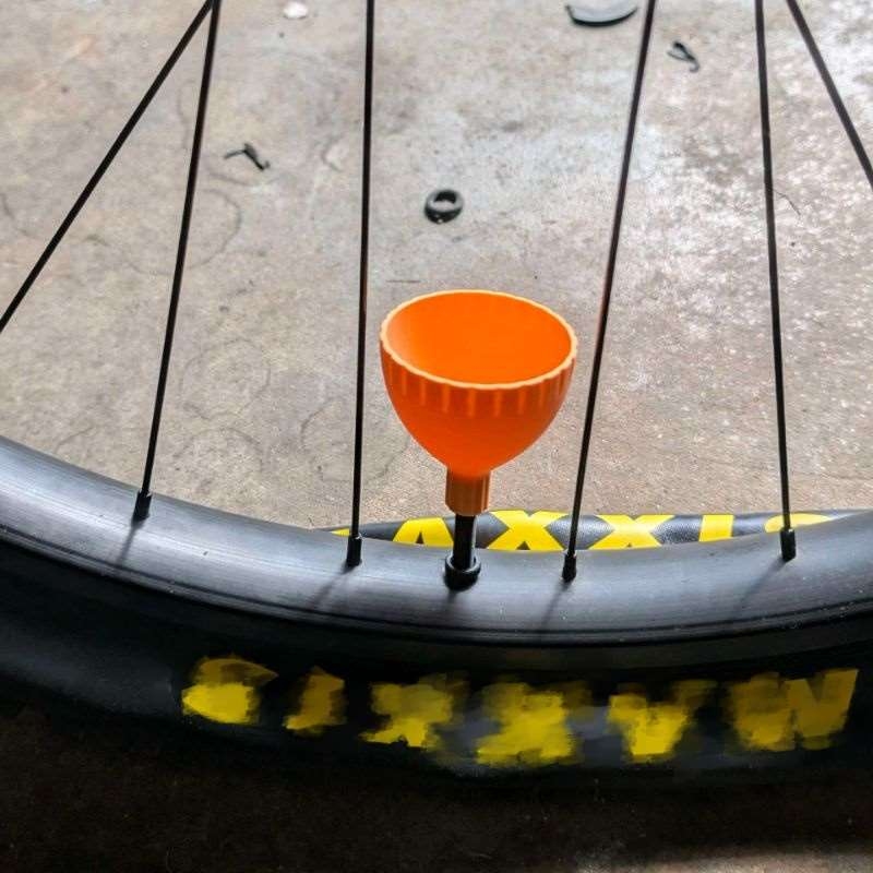 자전거 타이어 밸브 오일 주입용 플라스틱 깔때기 3가지 - Tubeless Tire Sealant 리뷰 및 가격